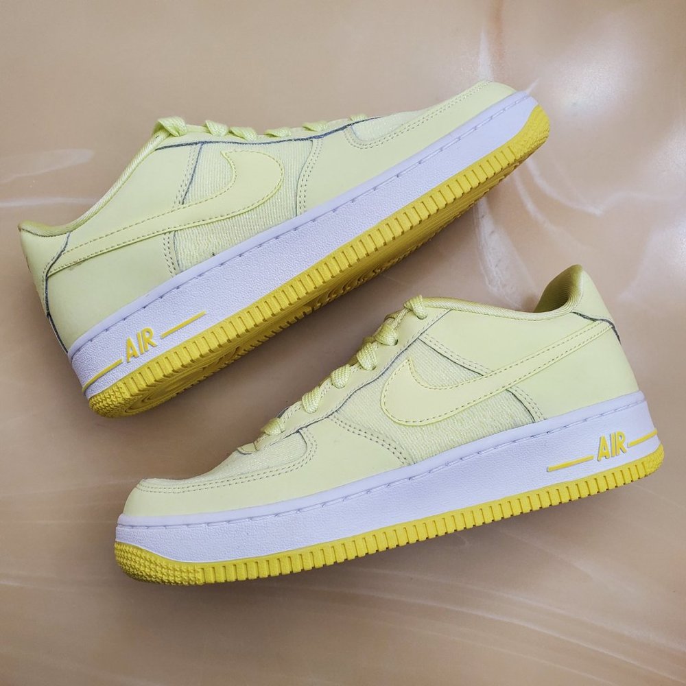 Nike Air Force 1 LV8 - Picture 5 of 9